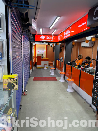 Mobile servicing shop